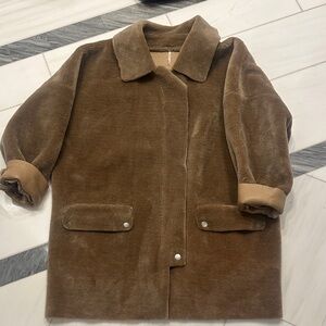 Free people faux fur Brown Jacket size L
Perfect like new condition worn once